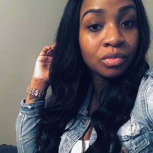 Meet your Posher, Nia